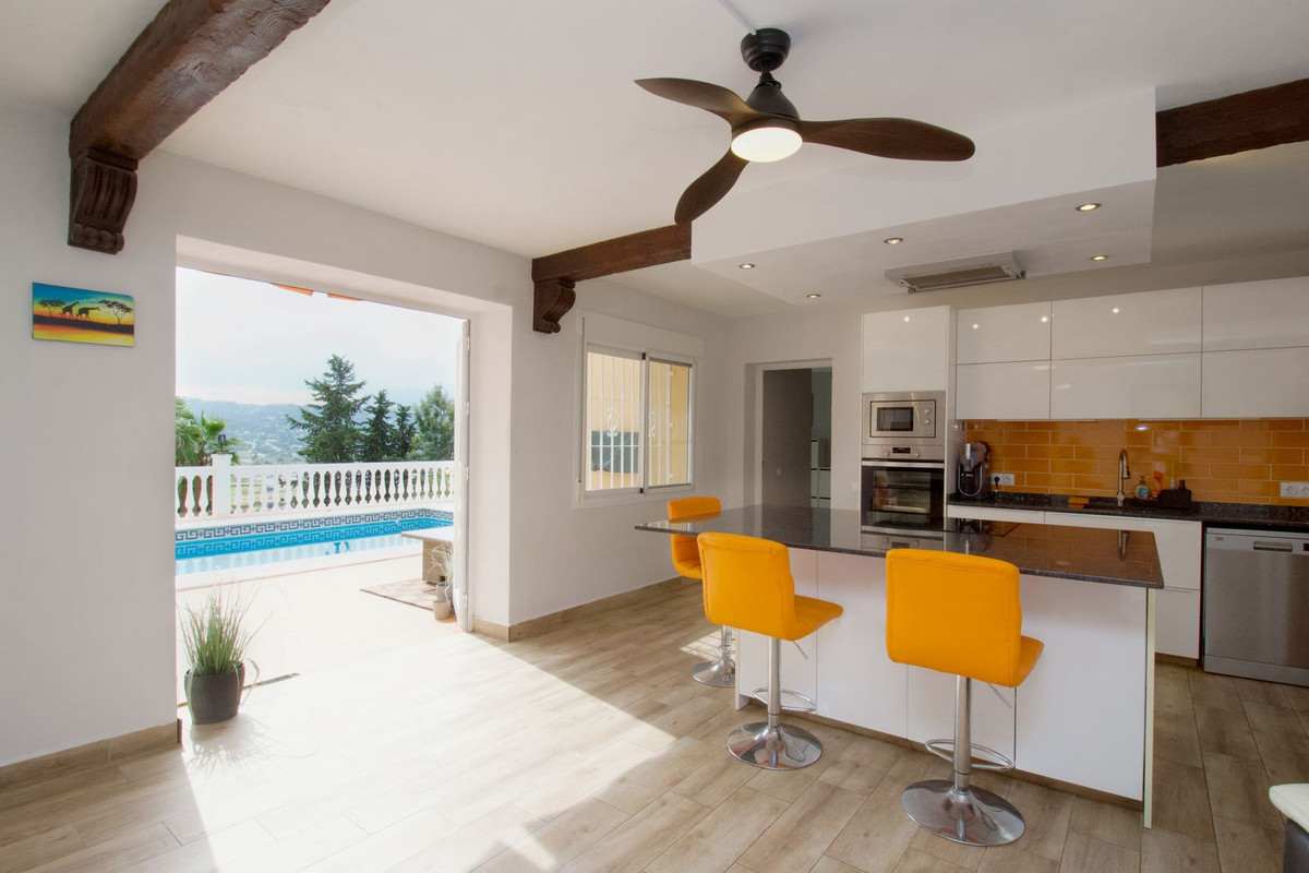 5 Bedroom Villa in Coín - Photo 24