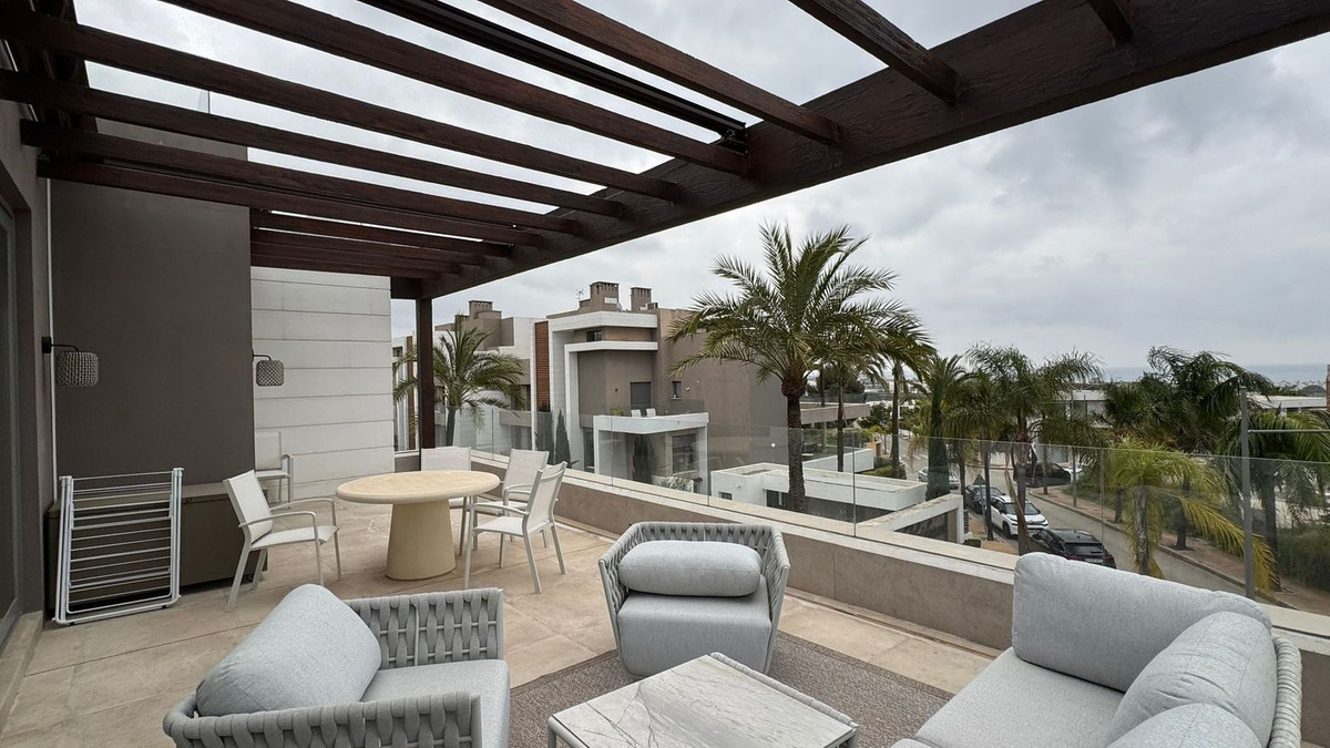 2 Bedroom Penthouse in Estepona - Foto 9