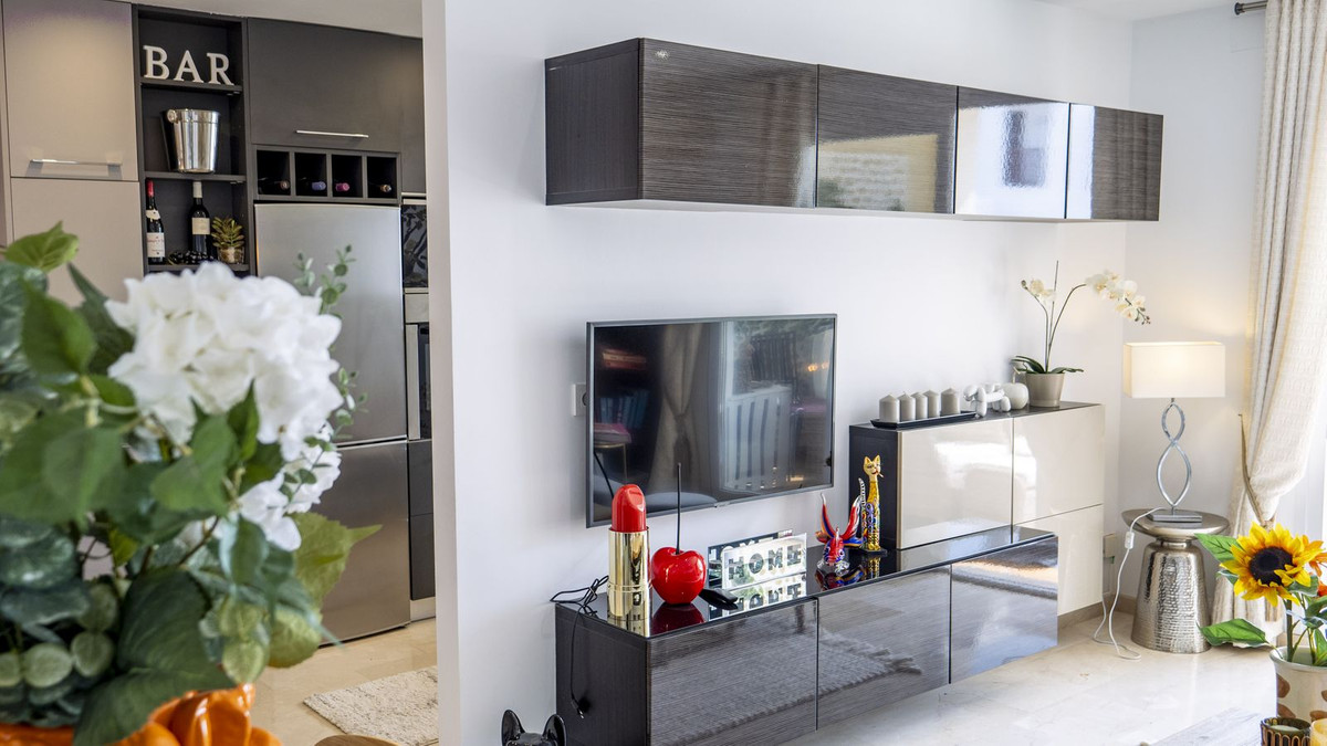 2 Bedroom Apartment in Estepona - Photo 5