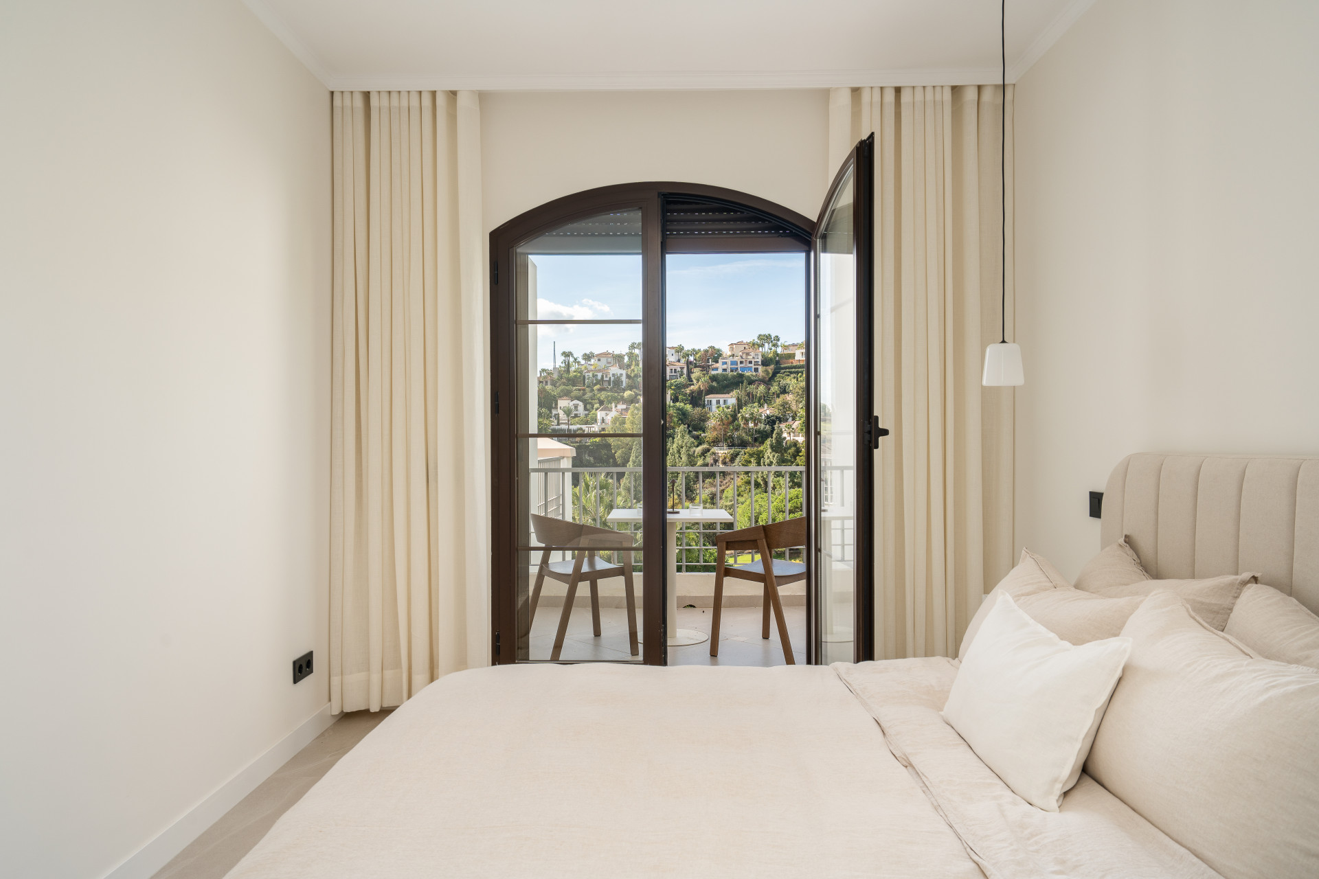 3 Bedroom Penthouse in Benahavís - Photo 11
