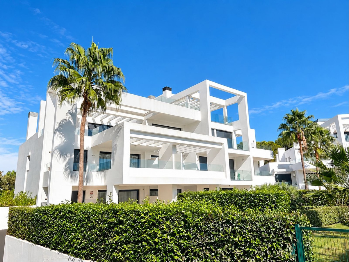 3 Bedroom Penthouse in Benahavís - Photo 2