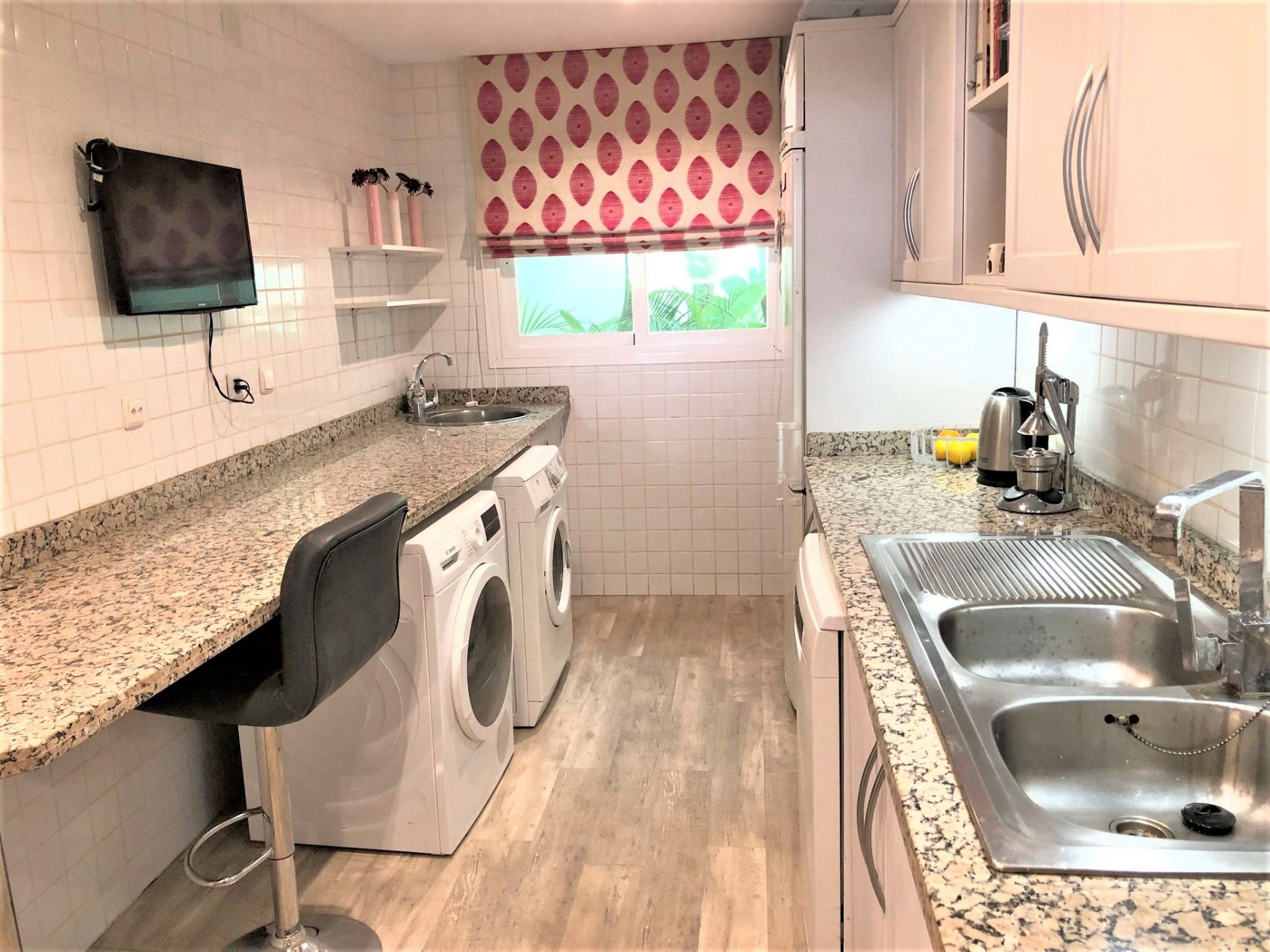 2 Bedroom Apartment in Marbella - Photo 6