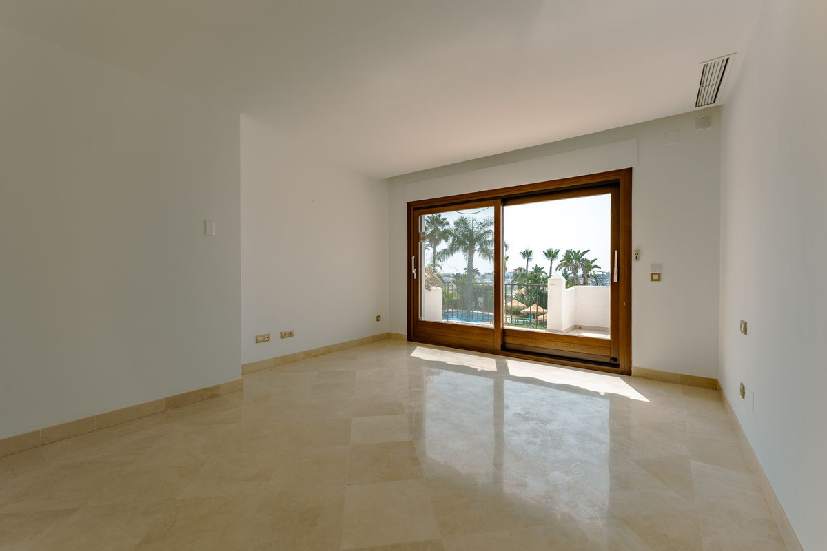 3 Bedroom Townhouse in Estepona - Photo 22