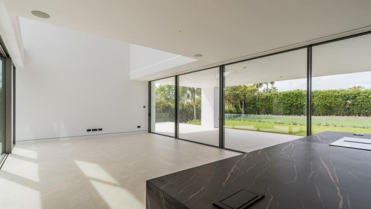 3 Bedroom Villa in Marbella - Photo 5