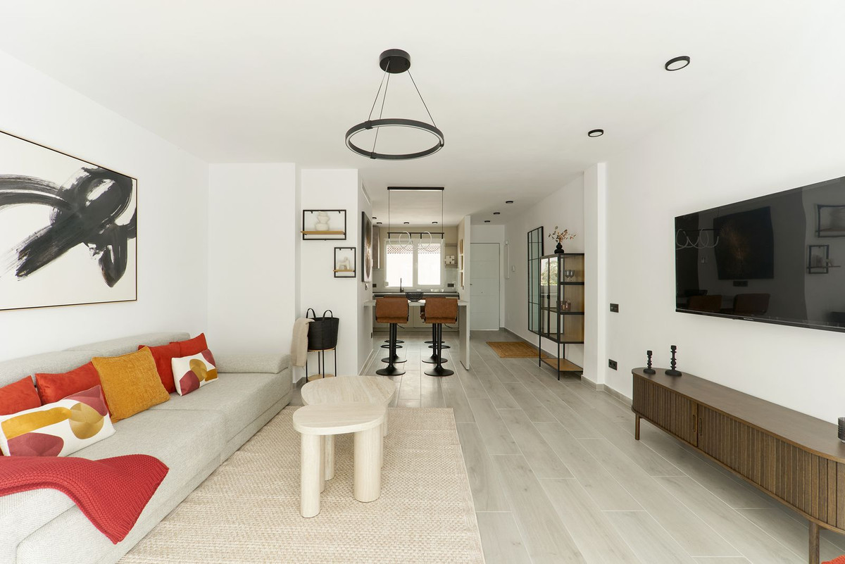 2 Bedroom Apartment in Marbella - Photo 11