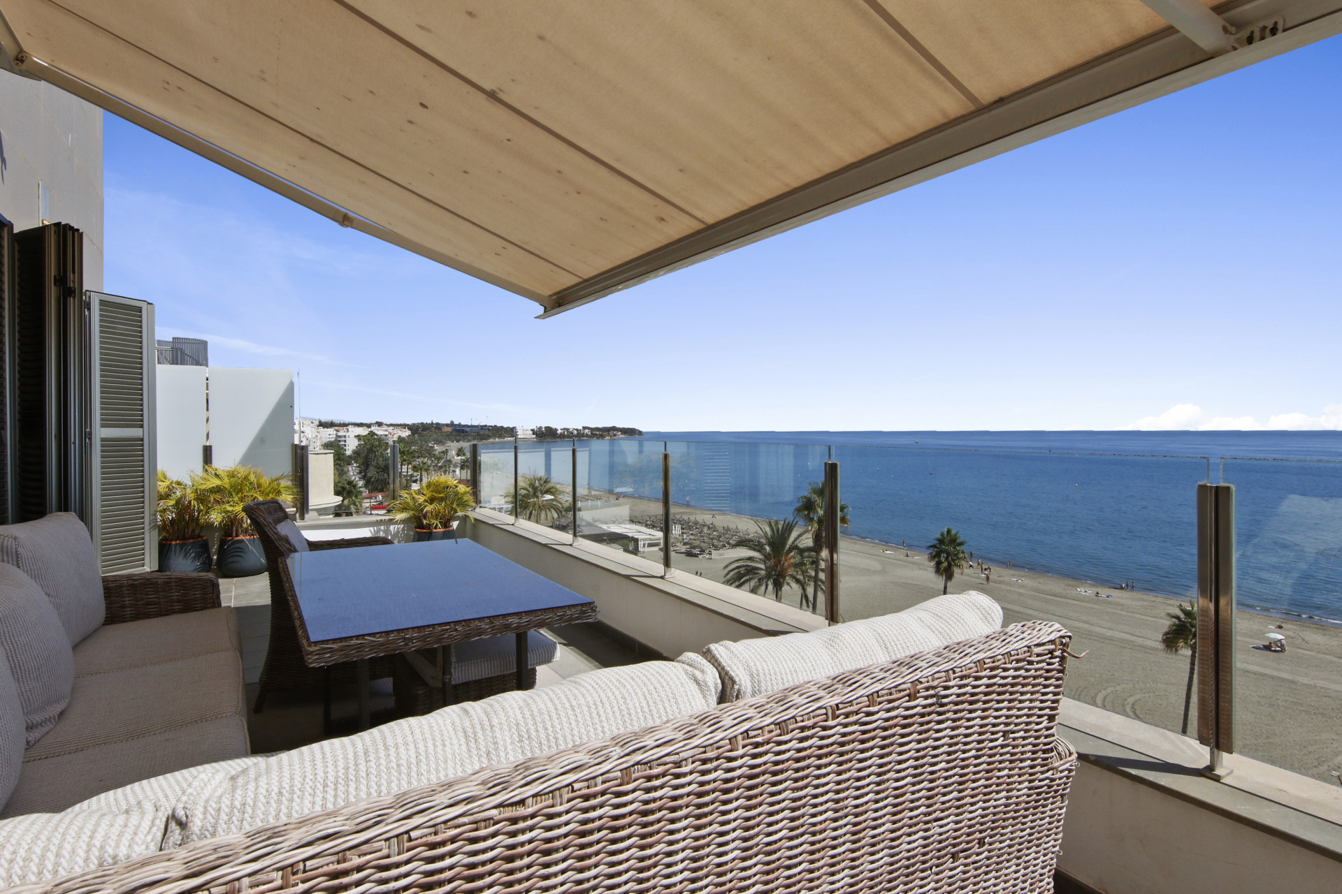 3 Bedroom Penthouse in Estepona - Photo 5