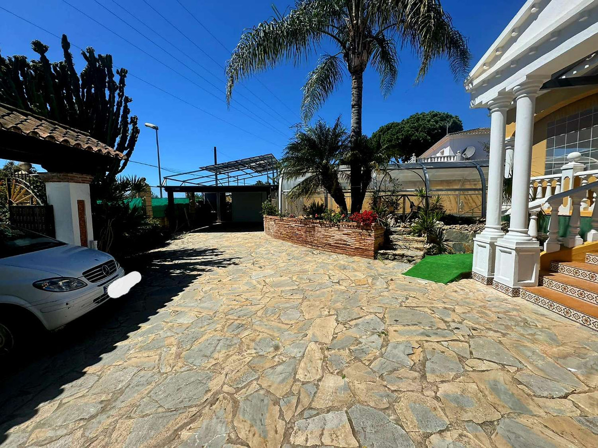 4 Bedroom Villa in Marbella - Photo 27