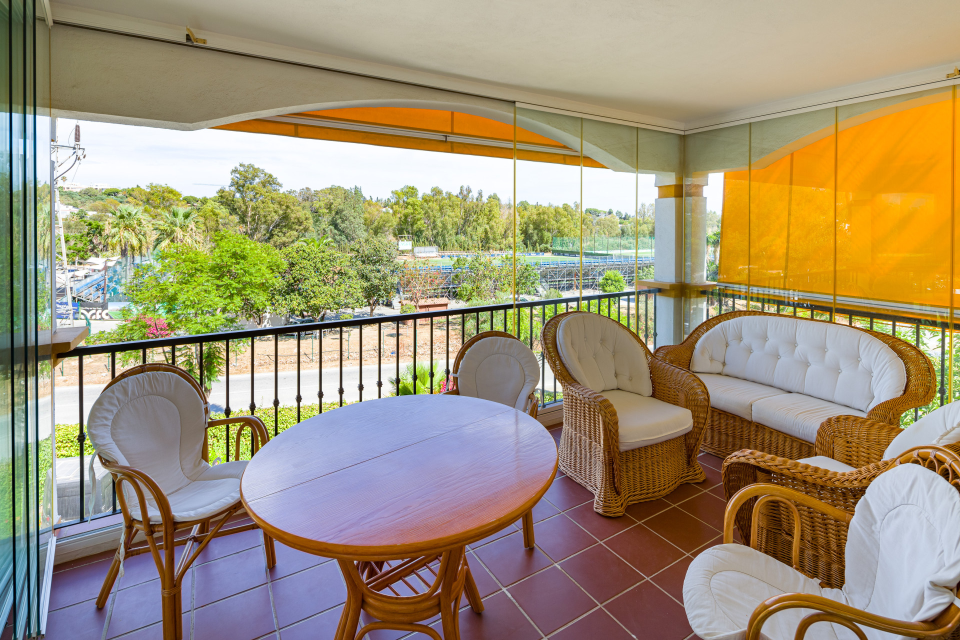 3 Bedroom Apartment in Marbella - Photo 2