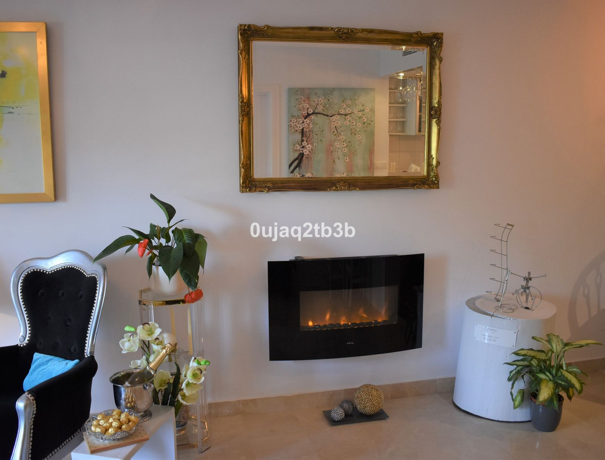2 Bedroom Townhouse in Marbella - Photo 7