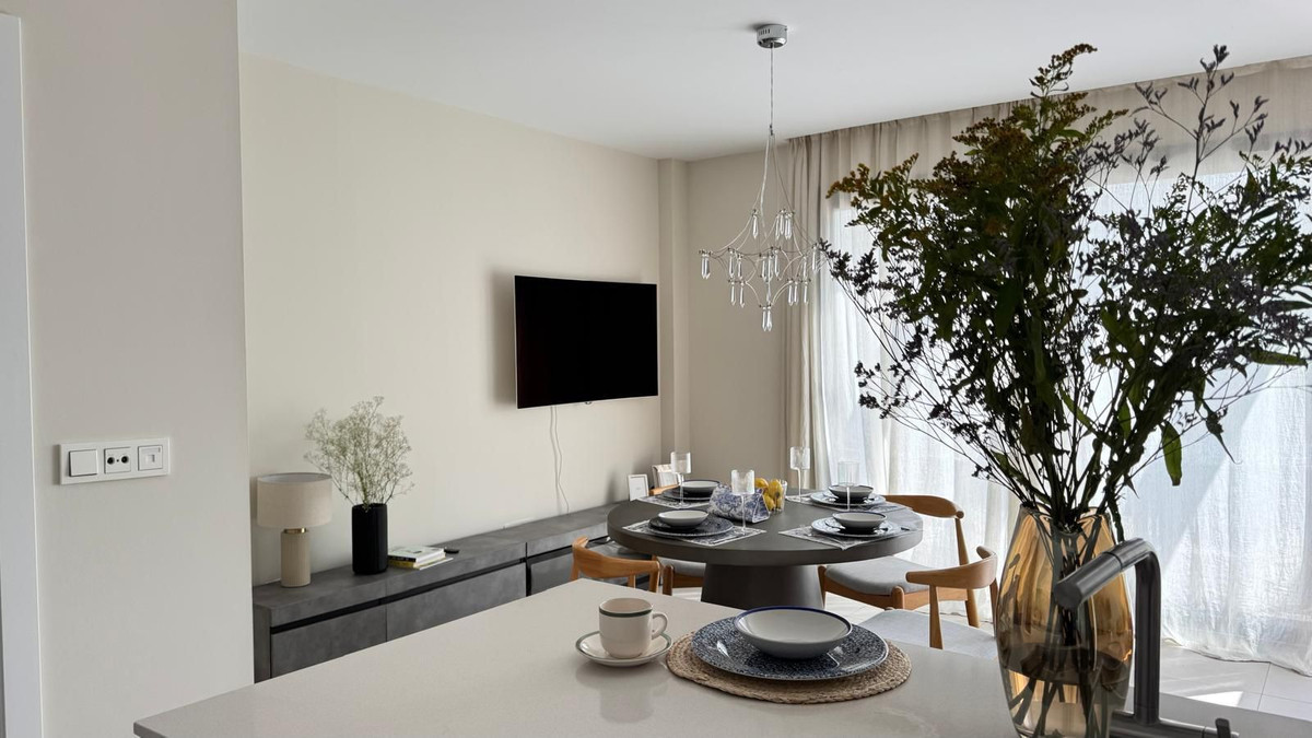 3 Bedroom Apartment in Estepona - Photo 6