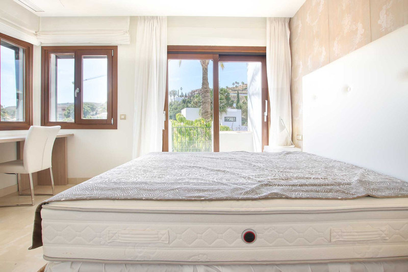 3 Bedroom Townhouse in Benahavís - Photo 16