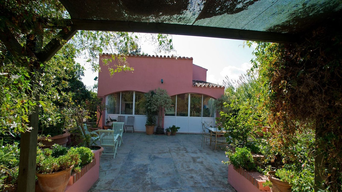 3 Bedroom Country house in Estepona - Photo 3
