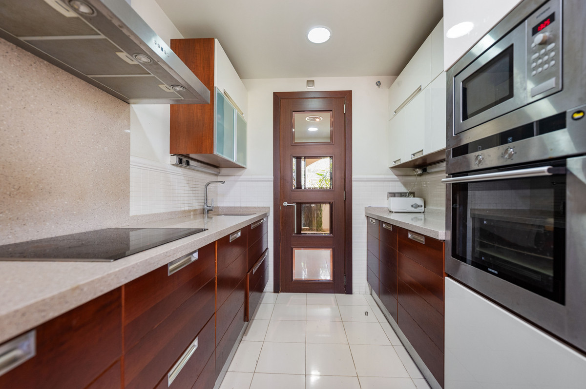 2 Bedroom Apartment in Marbella - Photo 14