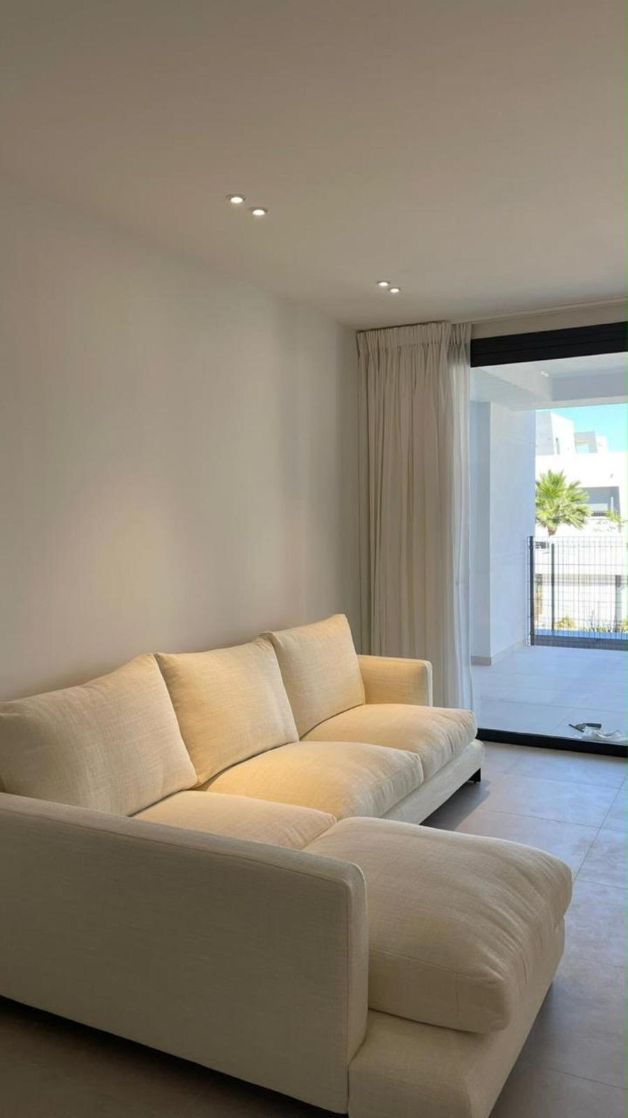 2 Bedroom Apartment in Estepona - Photo 7