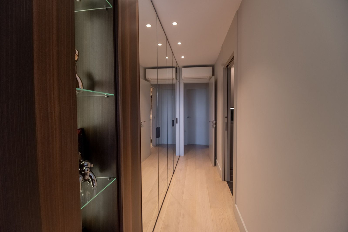 2 Bedroom Apartment in Marbella - Photo 28