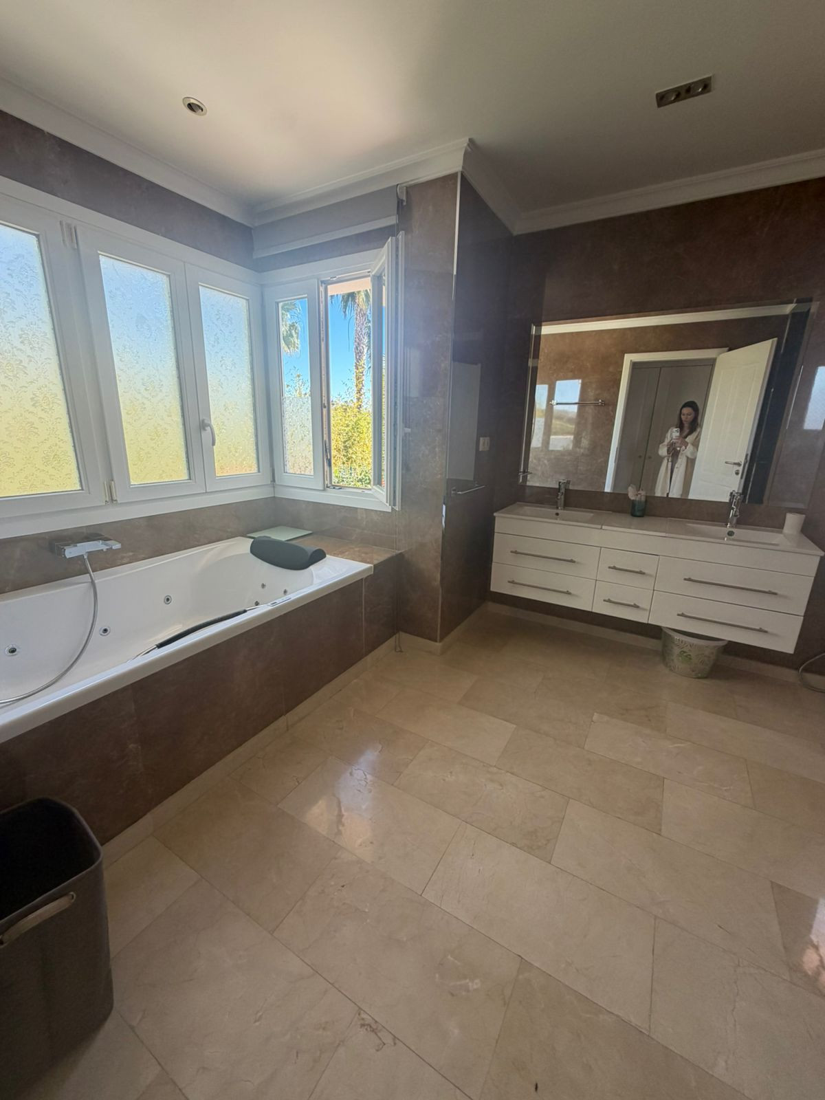 5 Bedroom Villa in Estepona - Photo 22