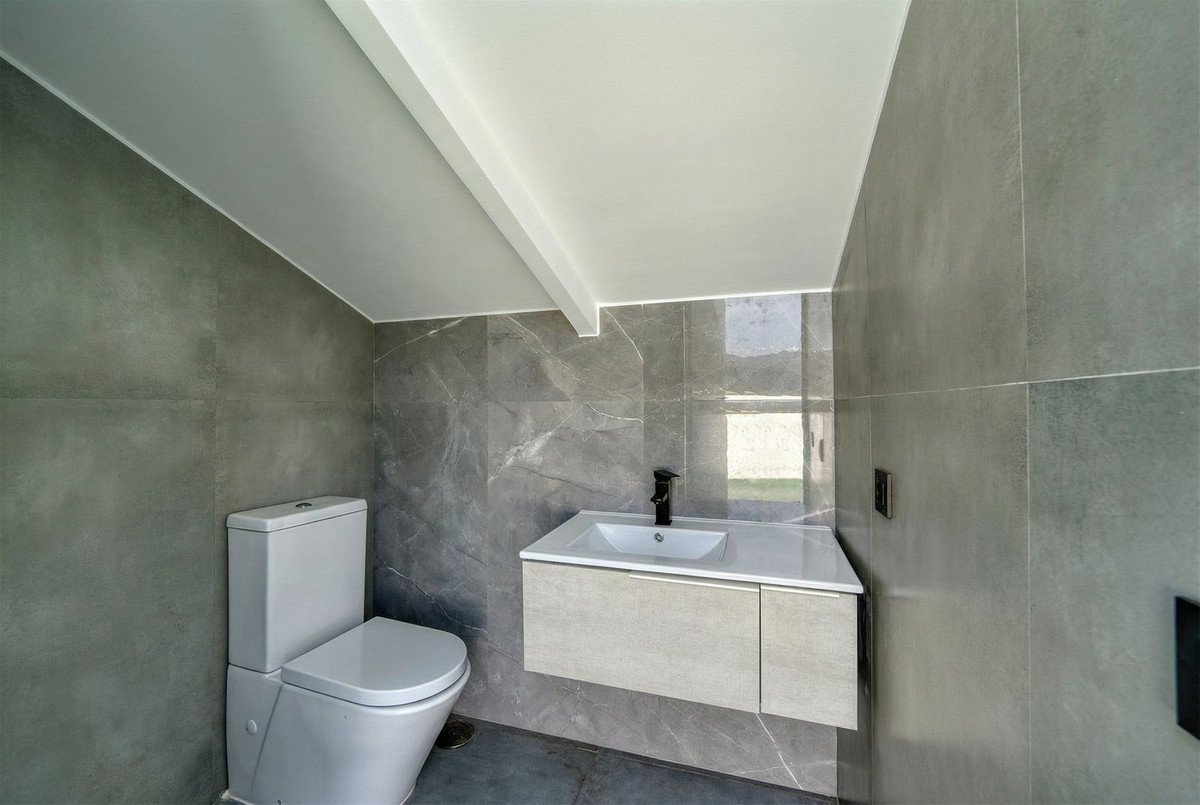4 Bedroom Villa in Istán - Photo 28