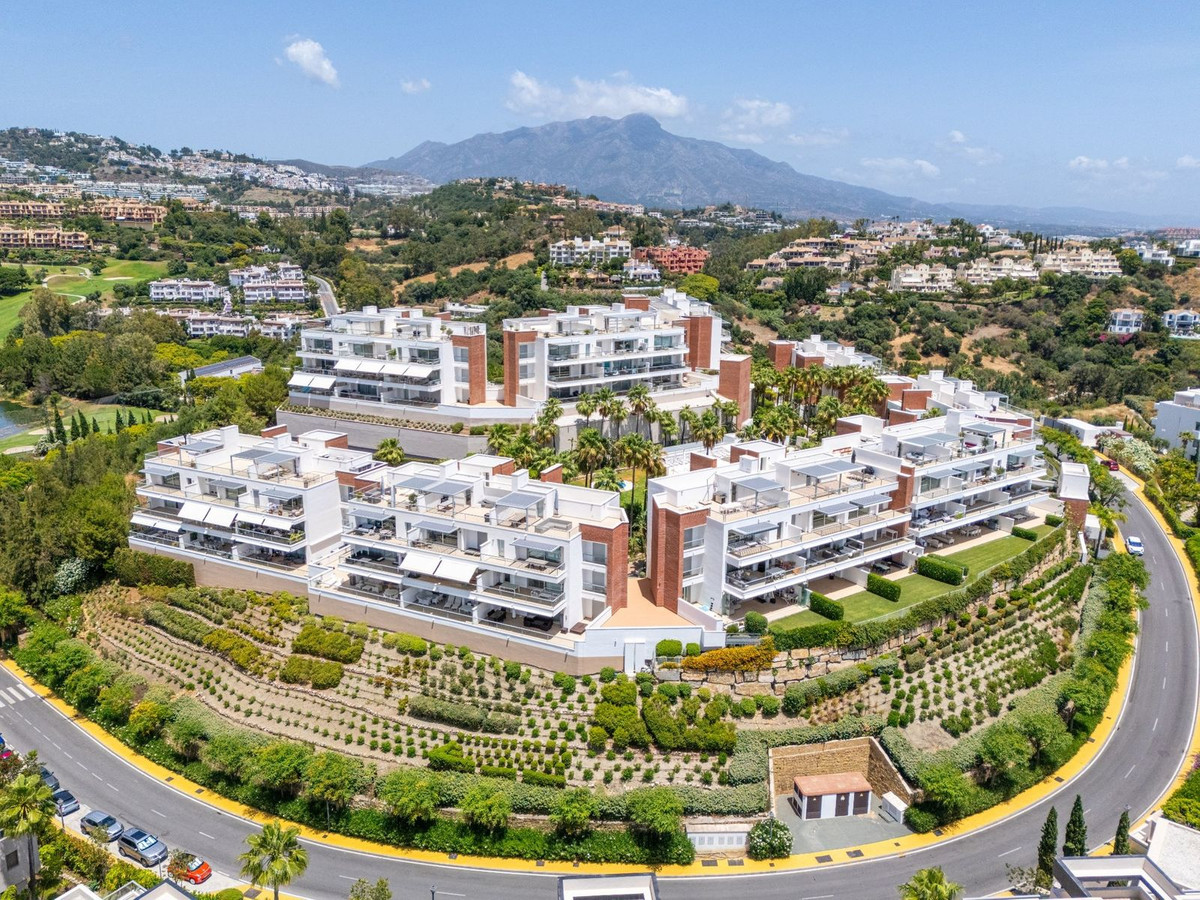 2 Bedroom Apartment in Benahavís - Photo 26