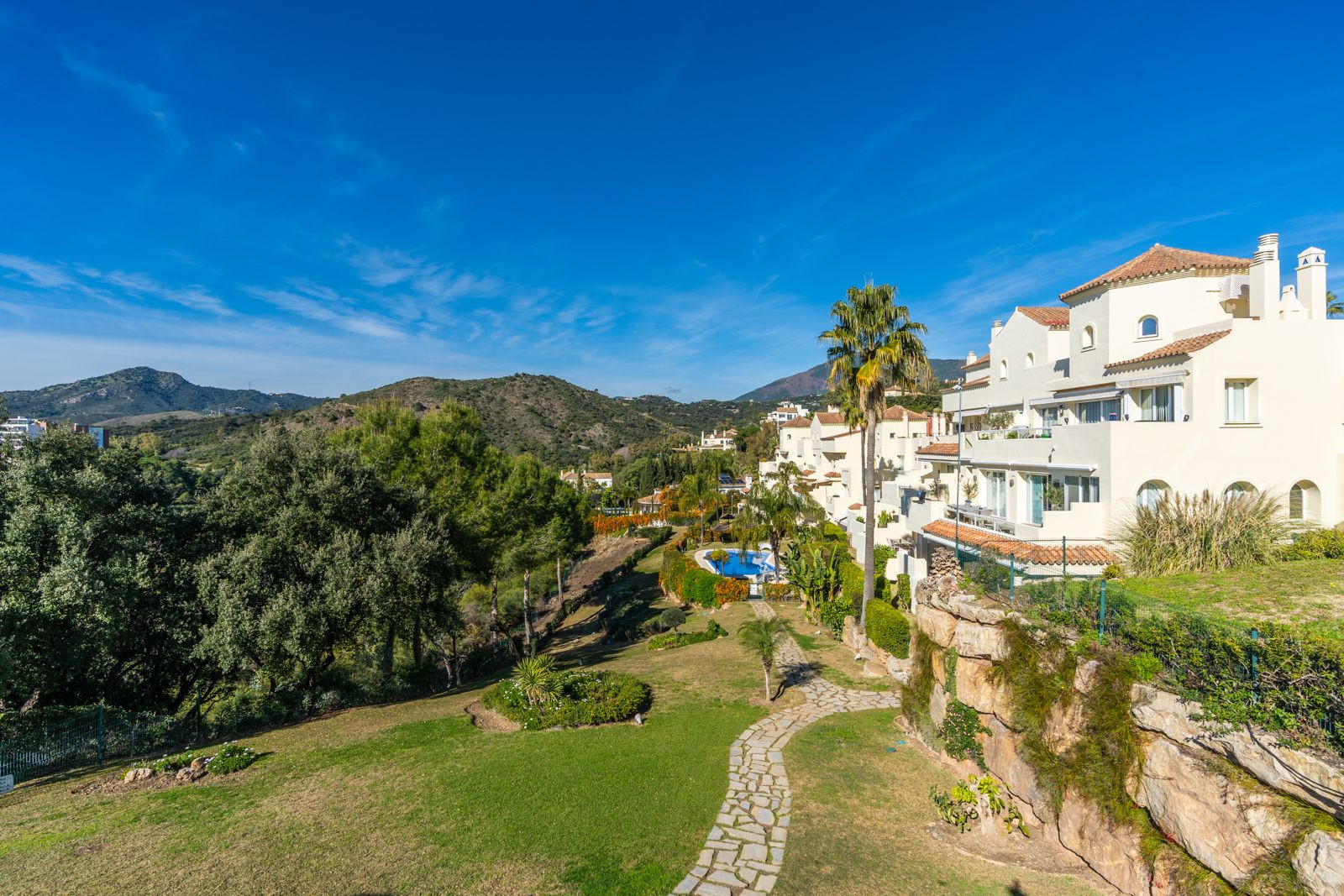 4 Bedroom Apartment in Benahavís - Photo 29