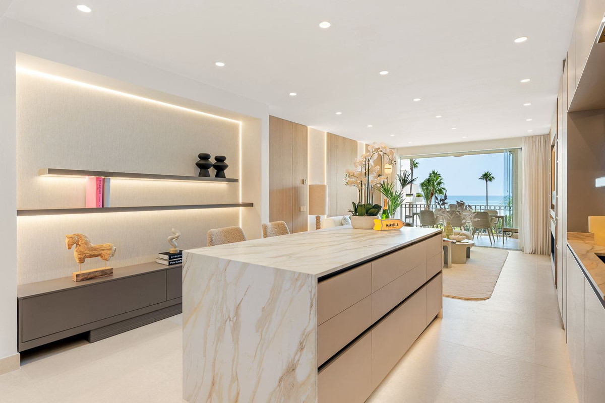 3 Bedroom Apartment in Estepona - Photo 10