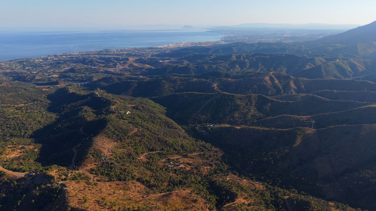 615,000 m² Plot in Estepona - Photo 8