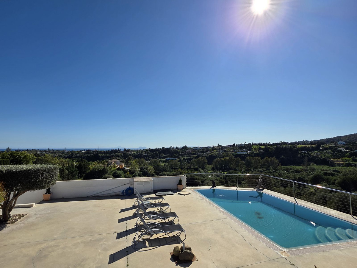 4 Bedroom Villa in Estepona - Photo 18