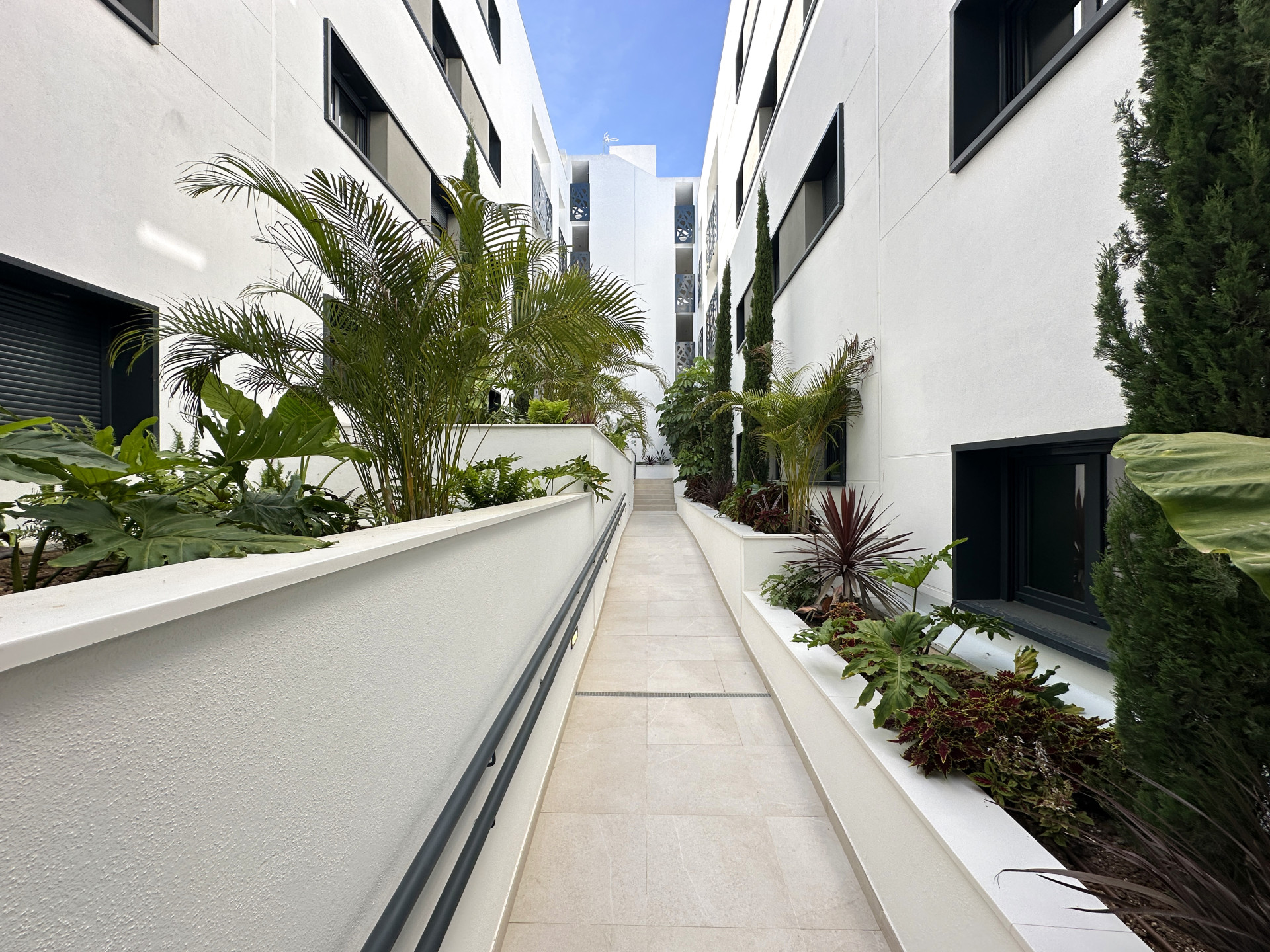 2 Bedroom Apartment in Estepona - Photo 7