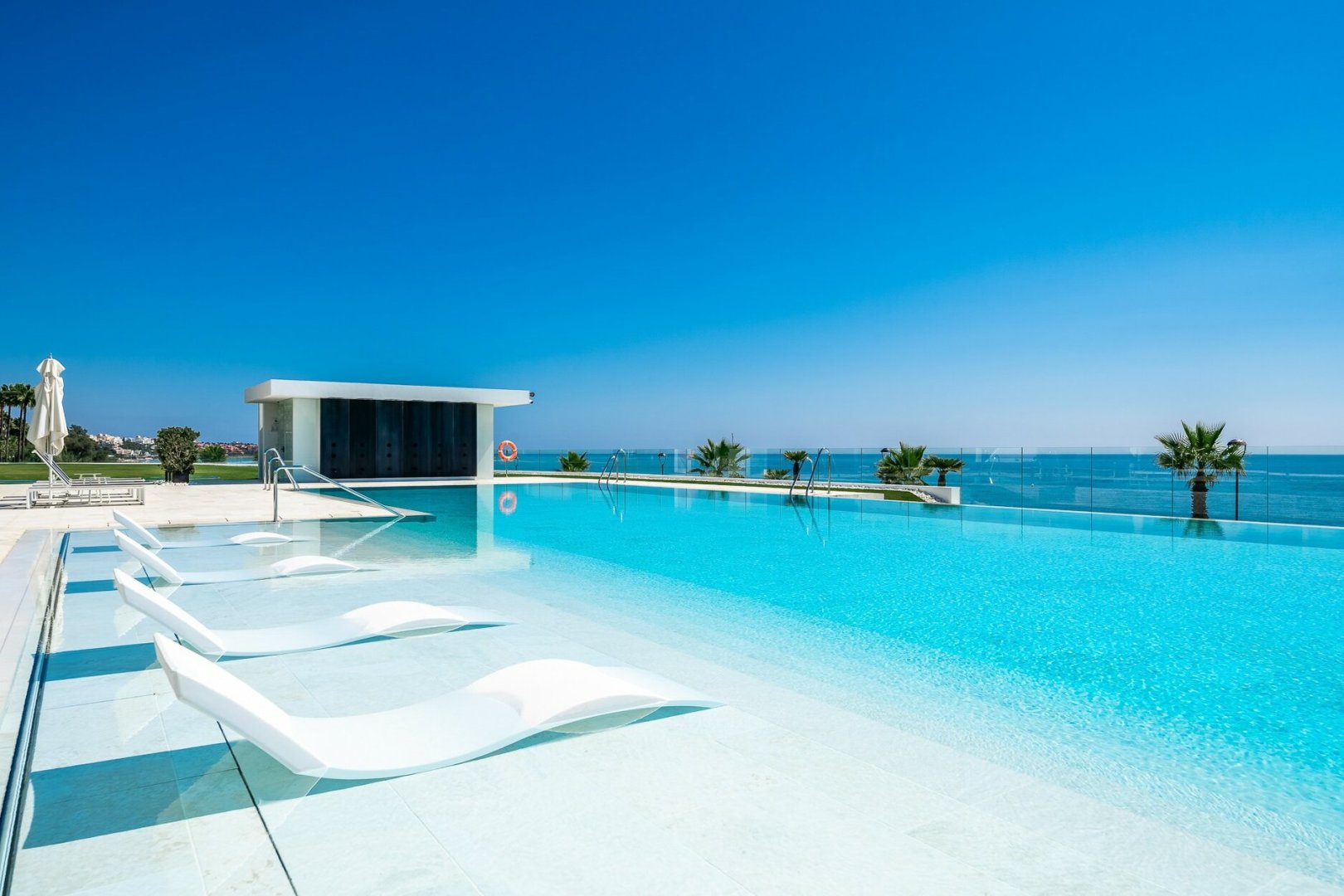 4 Bedroom Apartment in Estepona - Photo 5
