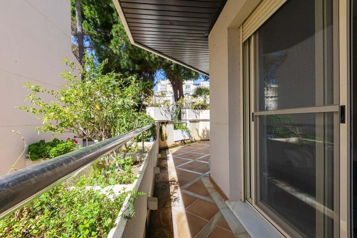 2 Bedroom Apartment in Marbella - Photo 15