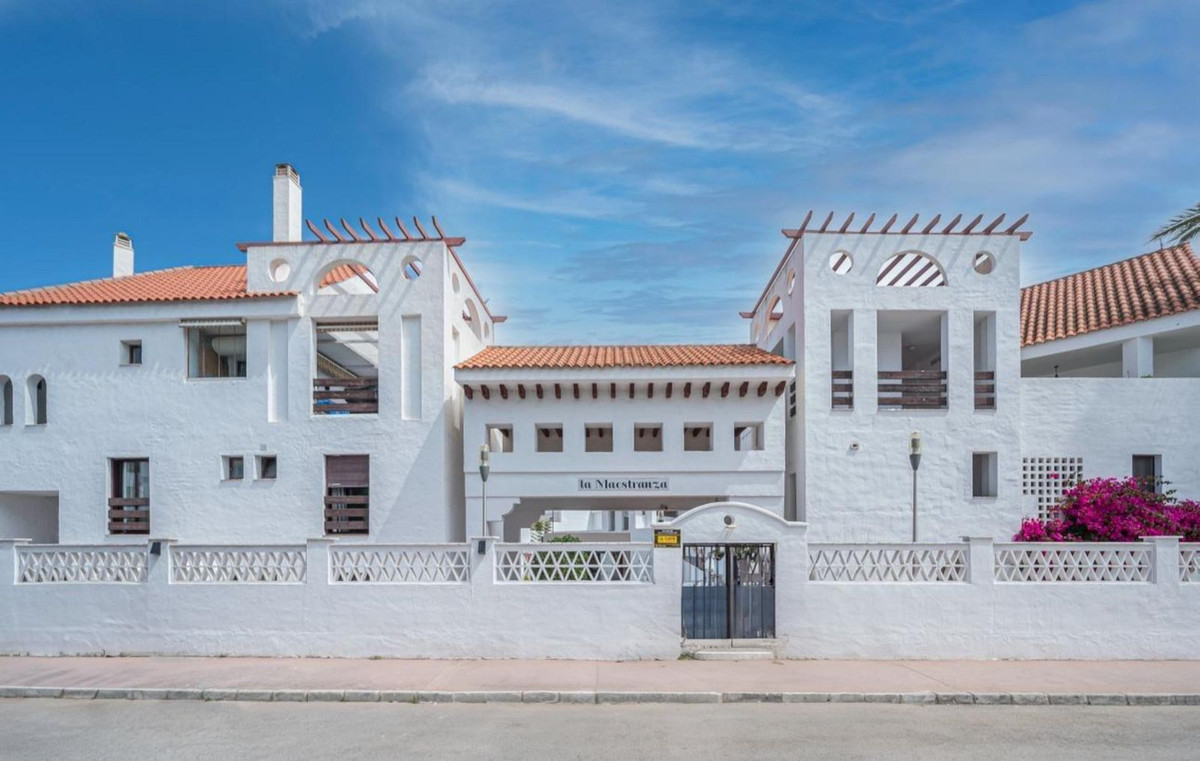 3 Bedroom Apartment in Marbella - Photo 3