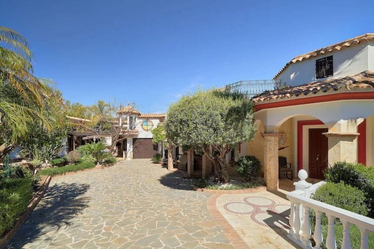 6 Bedroom Villa in Marbella - Фото 6