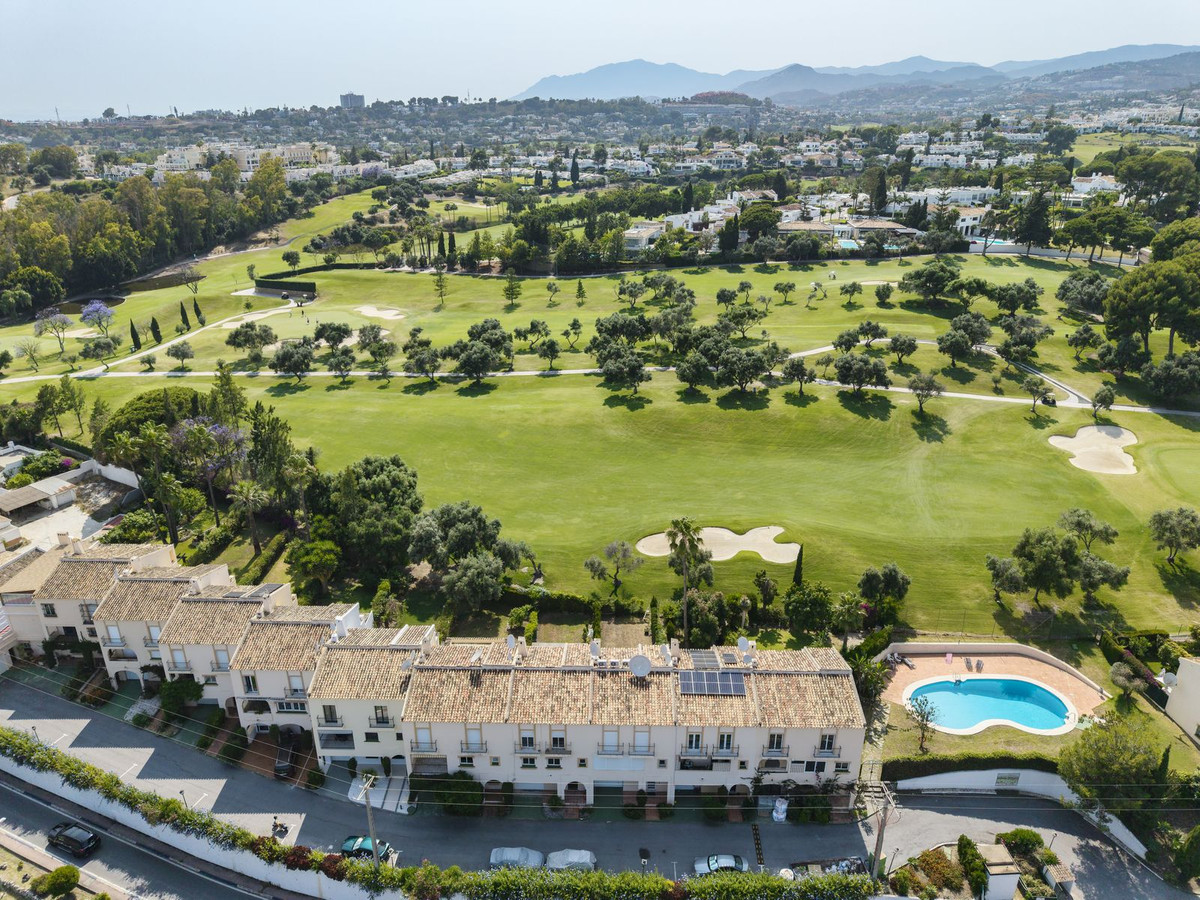 4 Bedroom Townhouse in Marbella - Photo 13