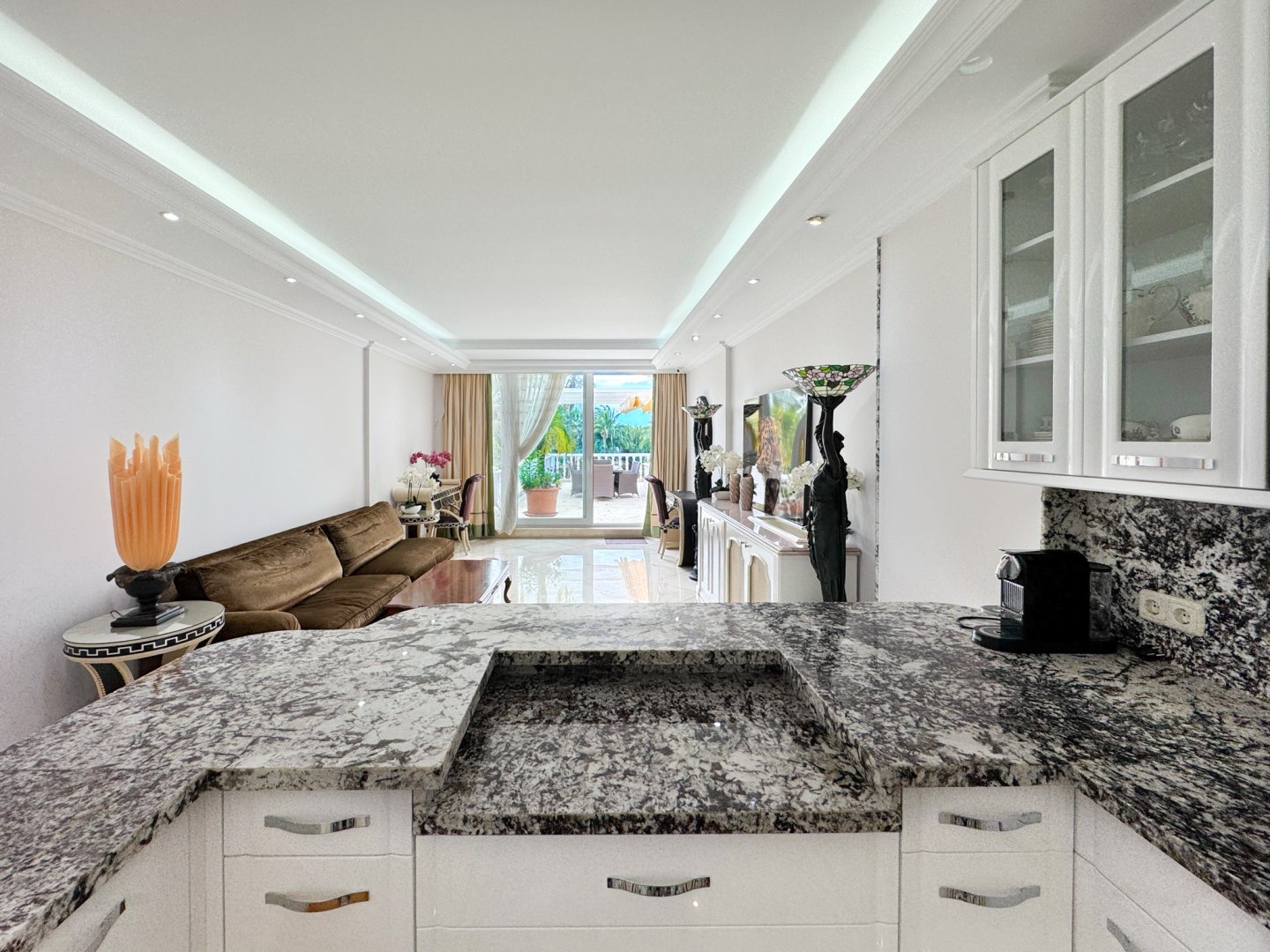 2 Bedroom Apartment in Marbella - Photo 11