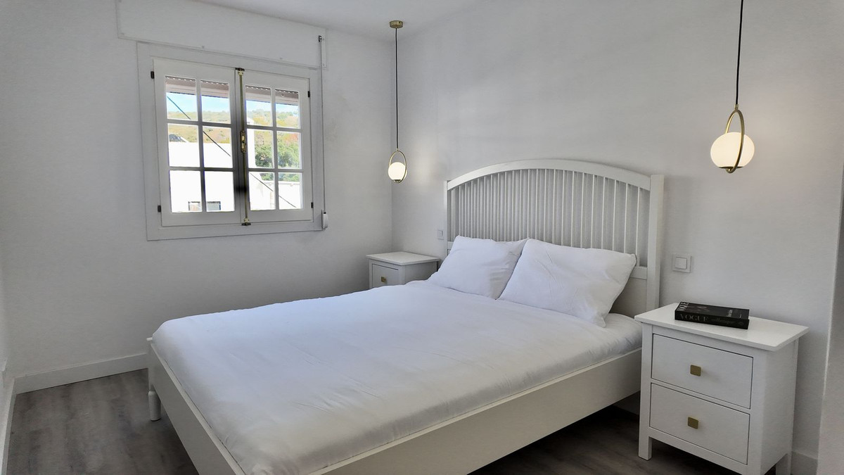 5 Bedroom Apartment in Benahavís - Photo 31