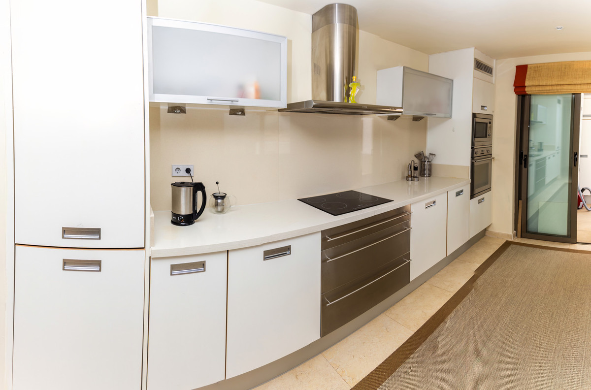 3 Bedroom Penthouse in Benahavís - Photo 12