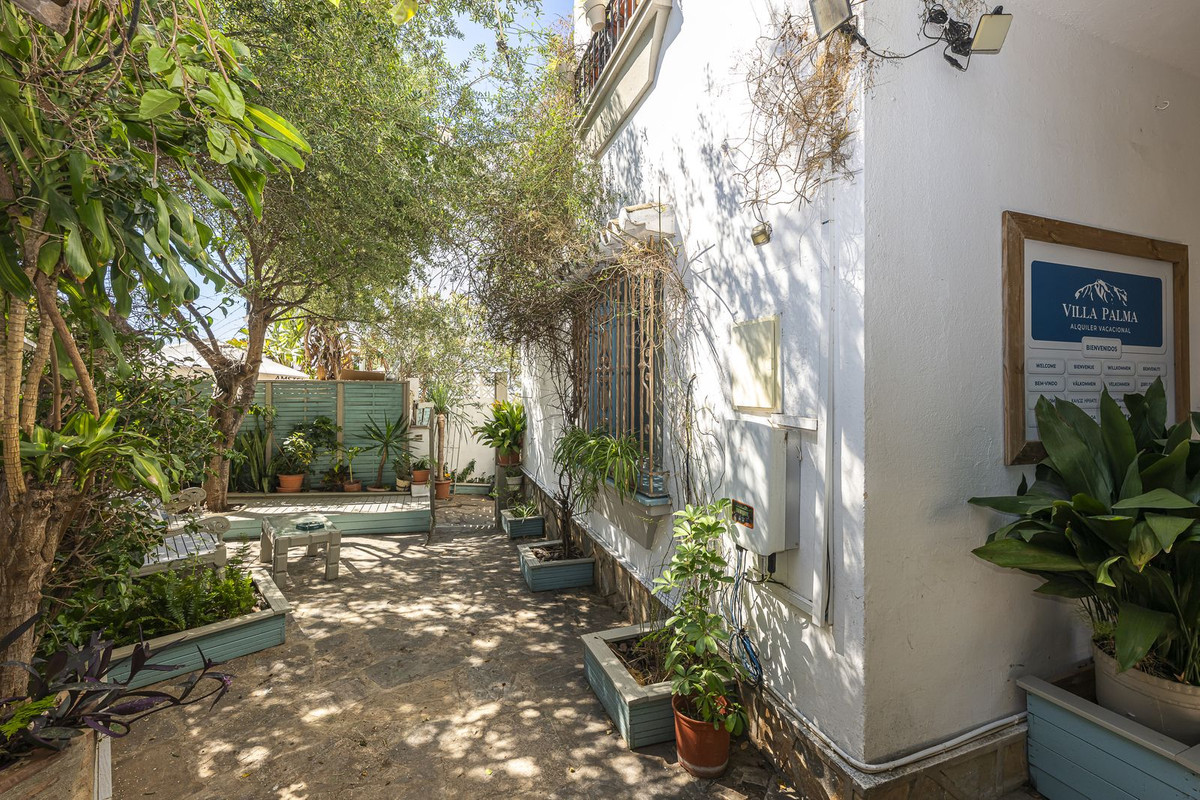 12 Bedroom Villa in Marbella - Photo 2