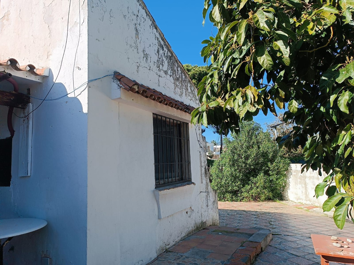 2 Bedroom Villa in Estepona - Photo 13