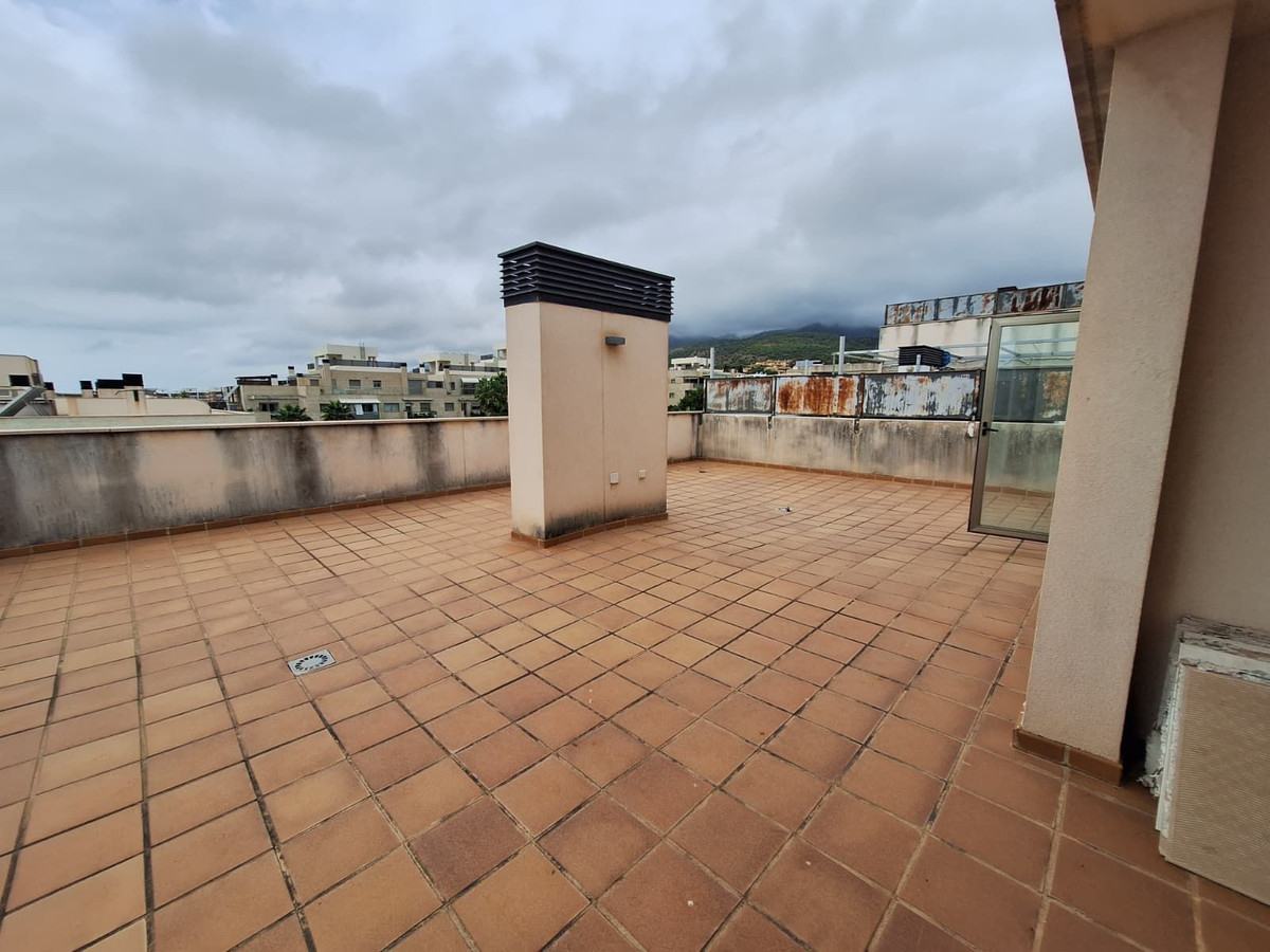 3 Bedroom Penthouse in Torremolinos - Photo 32