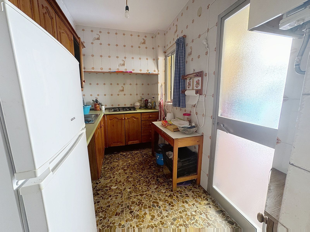 5 Bedroom Townhouse in Estepona - Photo 12