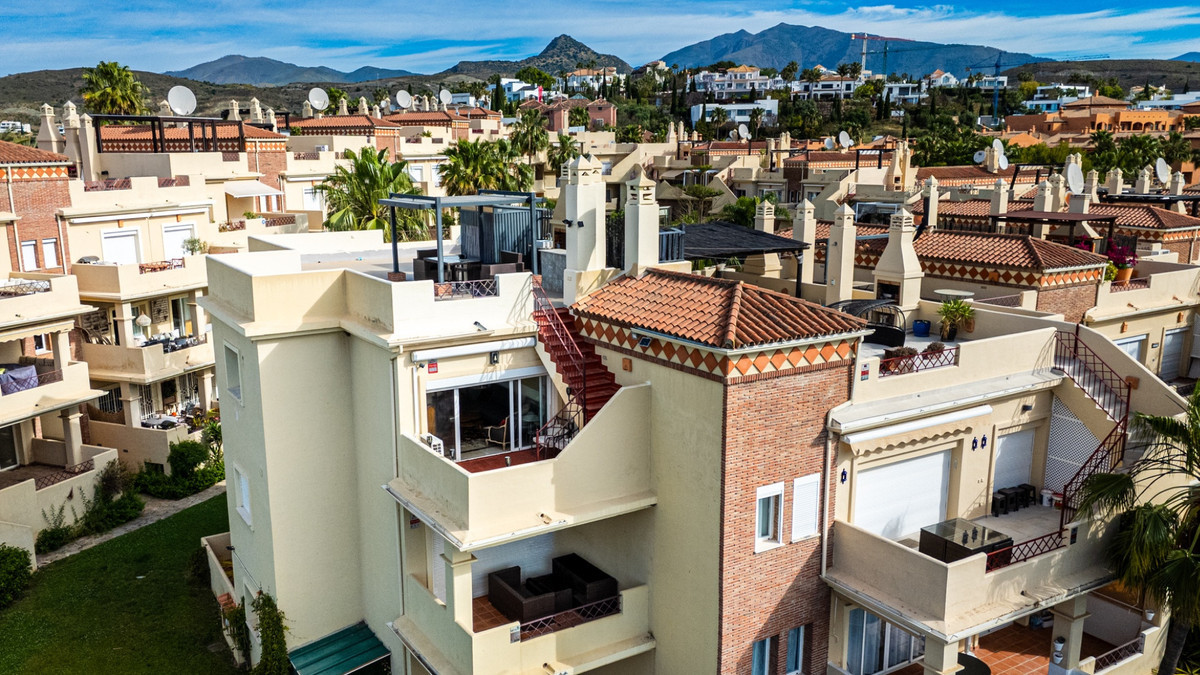 1 Bedroom Penthouse in Estepona - Photo 15