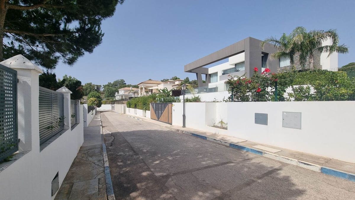 2,940 m² Plot in Manilva - Photo 6