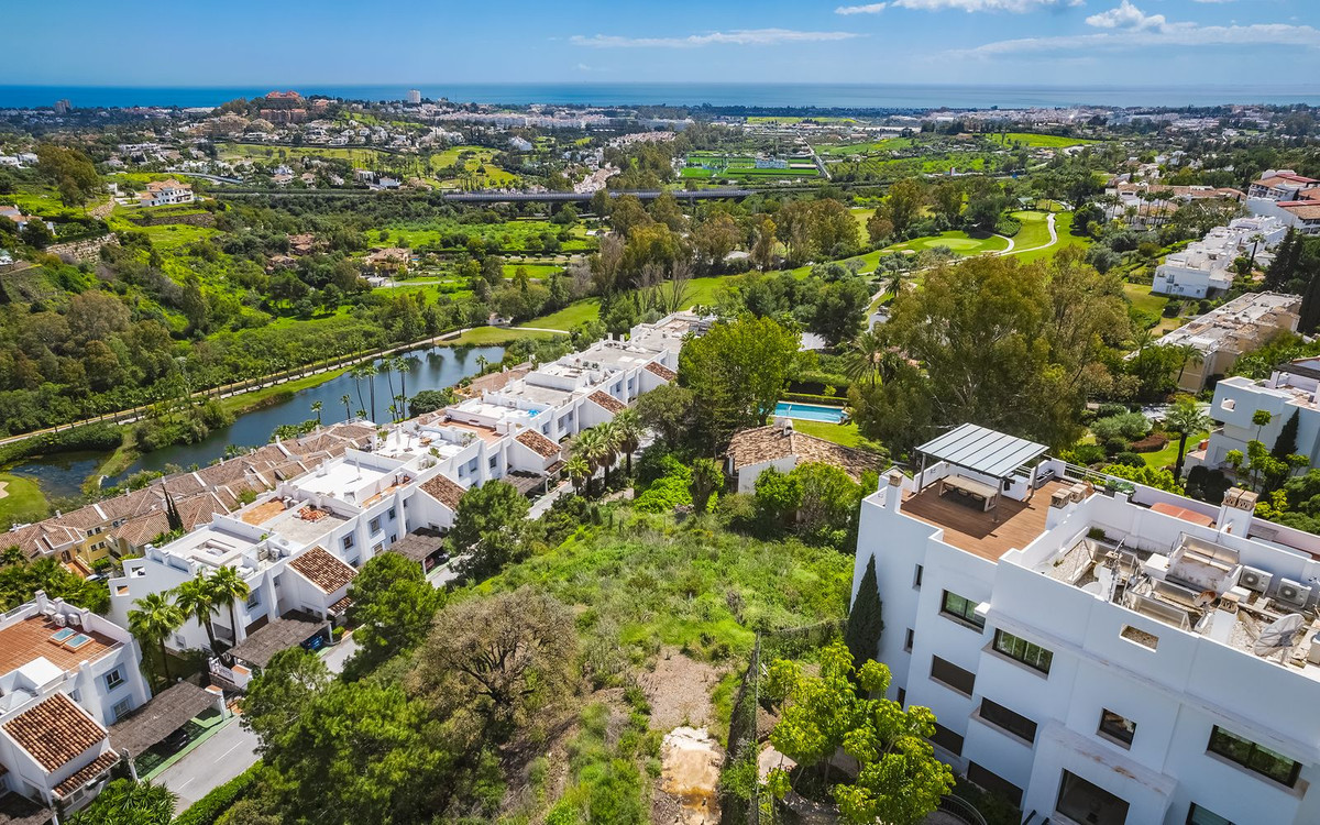 1,329 m² Plot in Benahavís - Photo 4