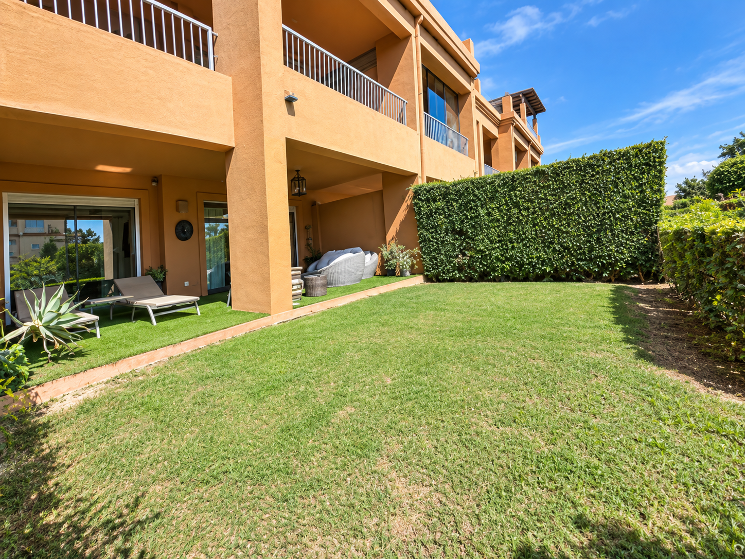 2 Bedroom Apartment in Estepona - Photo 4