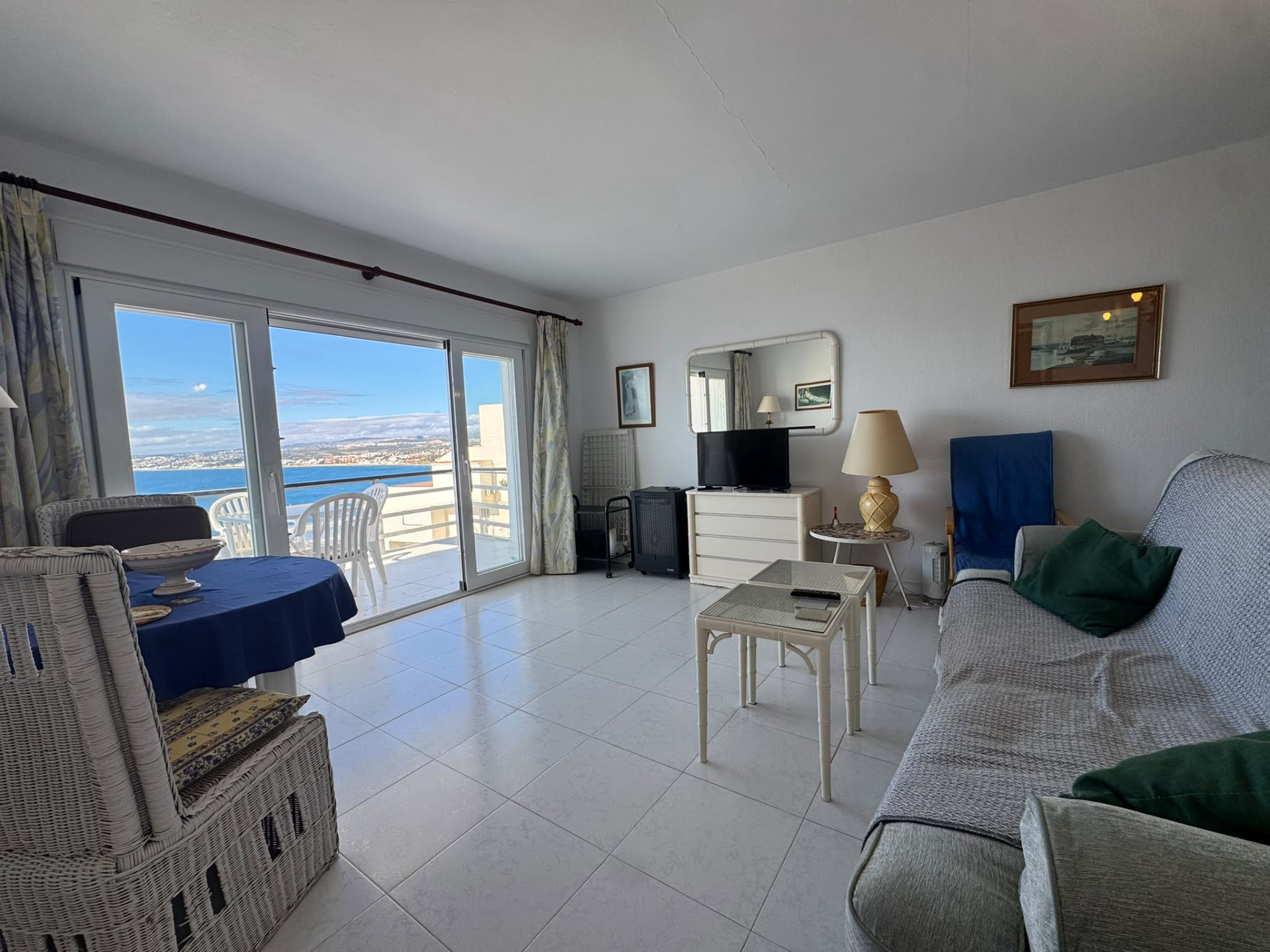 1 Bedroom Apartment in Estepona - Photo 4