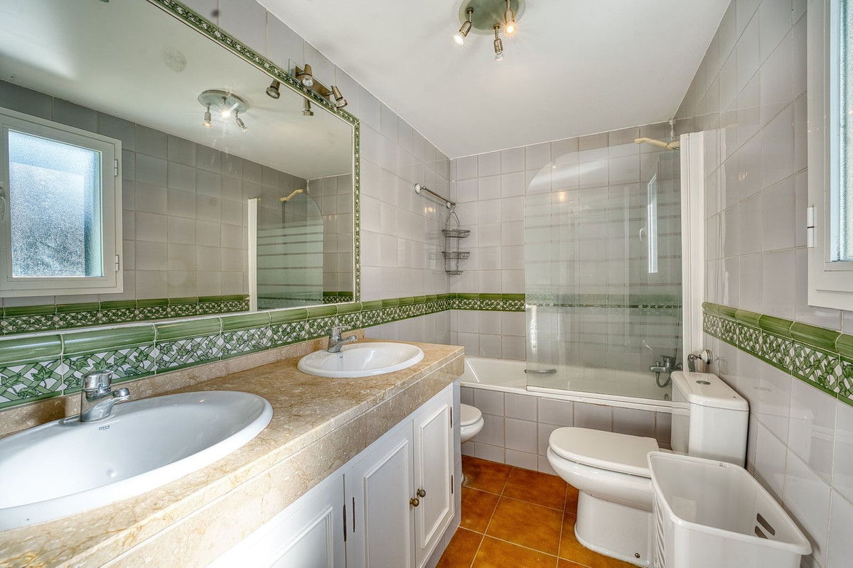 4 Bedroom Villa in La Alcaidesa - Photo 17