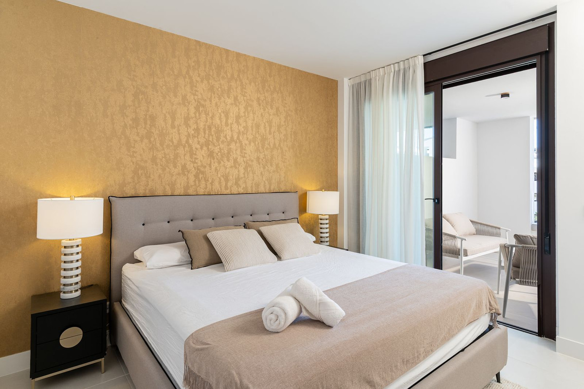 2 Bedroom Apartment in Fuengirola - Photo 6