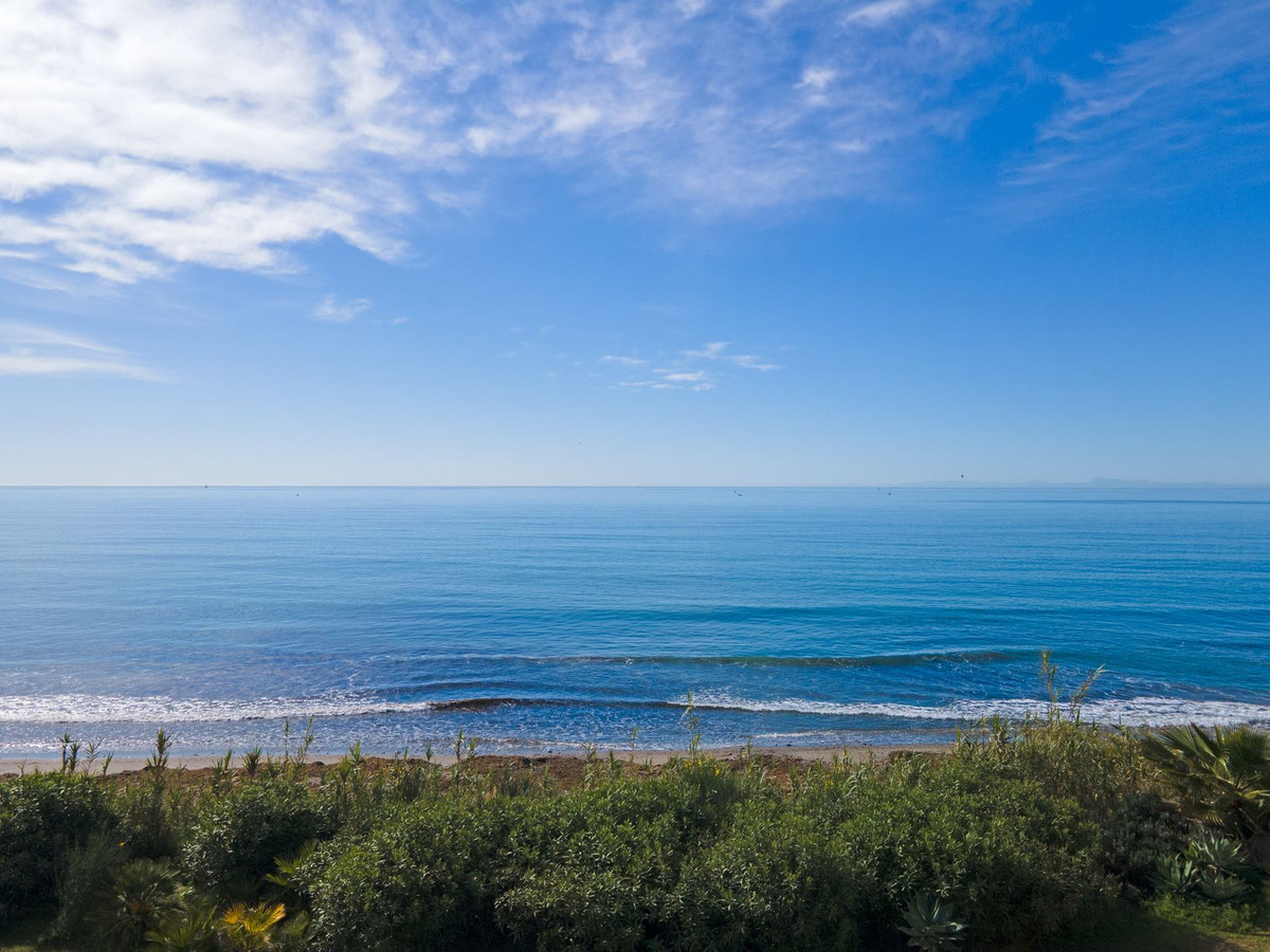 2 Bedroom Apartment in Estepona - Photo 39