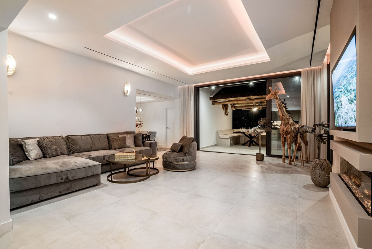 6 Bedroom Villa in Marbella - Photo 58