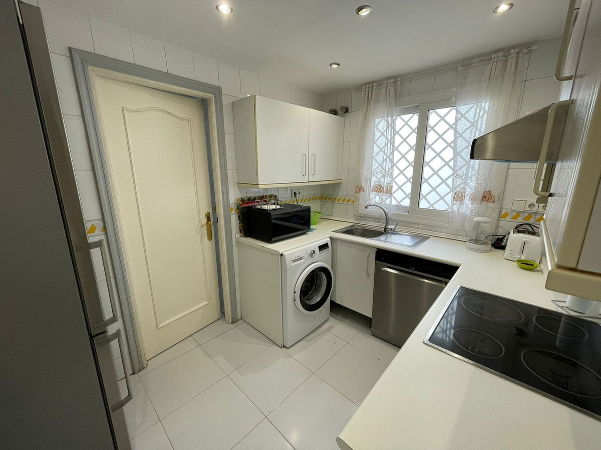 5 Bedroom Apartment in Marbella - Photo 2