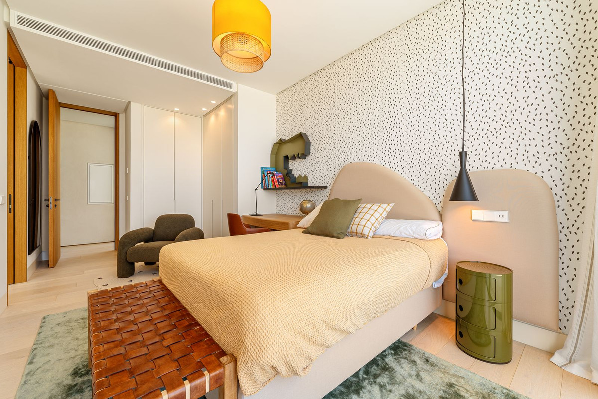 6 Bedroom Villa in San Pedro de Alcántara - Photo 43